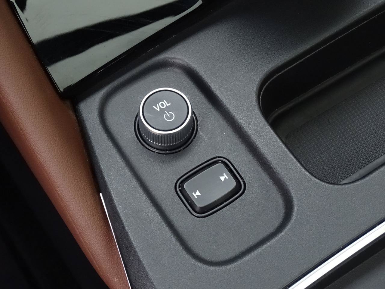 Used 2025 Acura MDX SH-AWD w/ Technology Package image 38