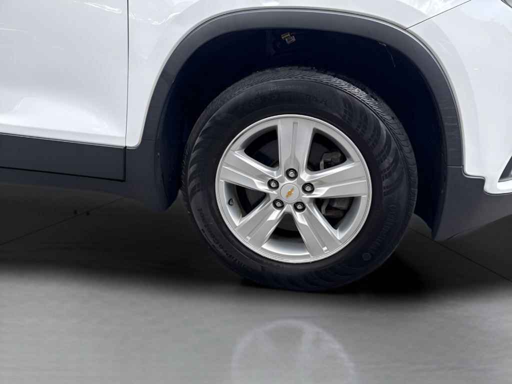 Used 2019 Chevrolet Trax LT w/ LT Convenience Package AWD/4WD image 2