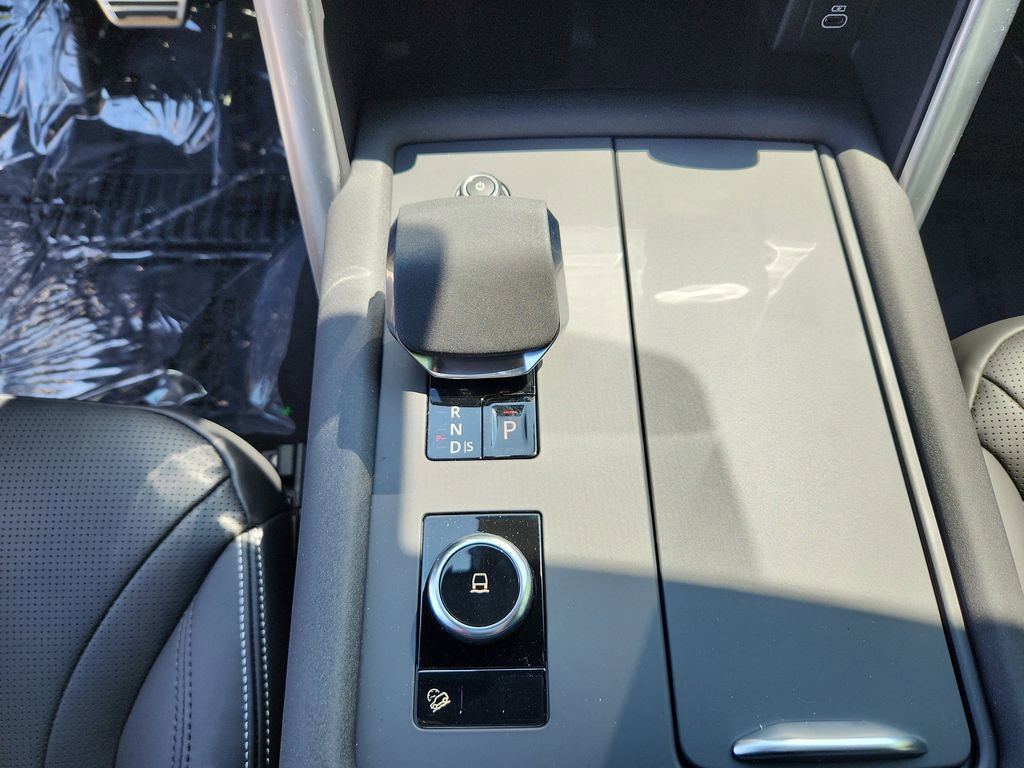 New 2025 Land Rover Discovery Dynamic SE image 16