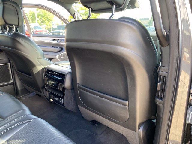 Used 2025 Jeep Wagoneer Series III w/ 8-Passenger Seating Package AWD/4WD image 36