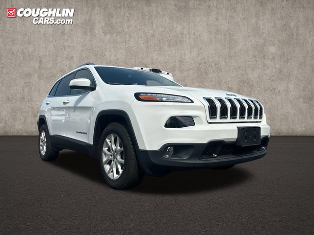 Used 2017 Jeep Cherokee Latitude w/ Cold Weather Group AWD/4WD image 1
