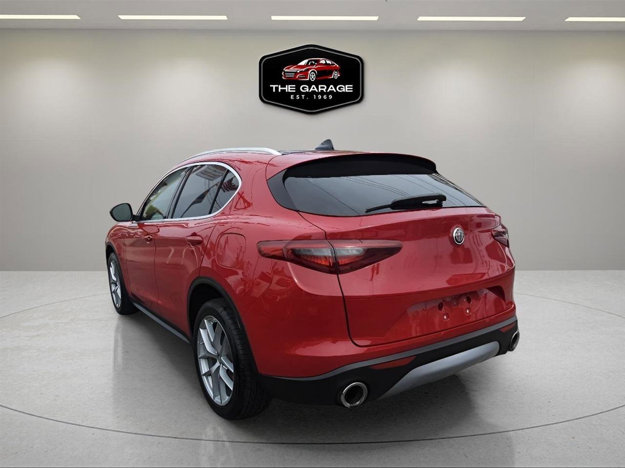 Used 2018 Alfa Romeo Stelvio Ti AWD/4WD image 4