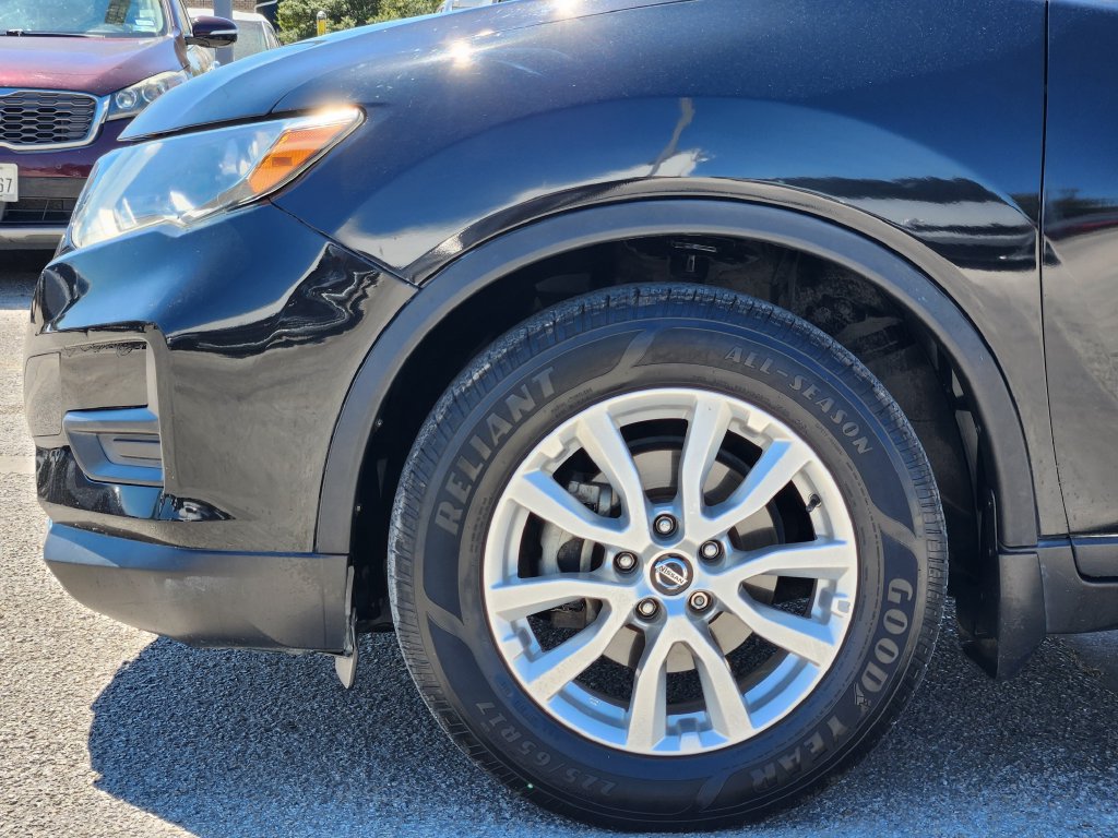 Used 2019 Nissan Rogue S w/ Special Edition Package FWD image 9