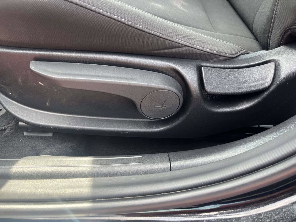 Used 2024 Hyundai Elantra SEL FWD image 11