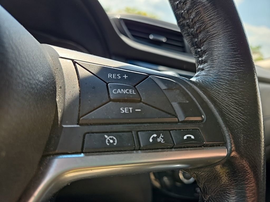 Used 2017 Nissan Rogue SV AWD/4WD image 16