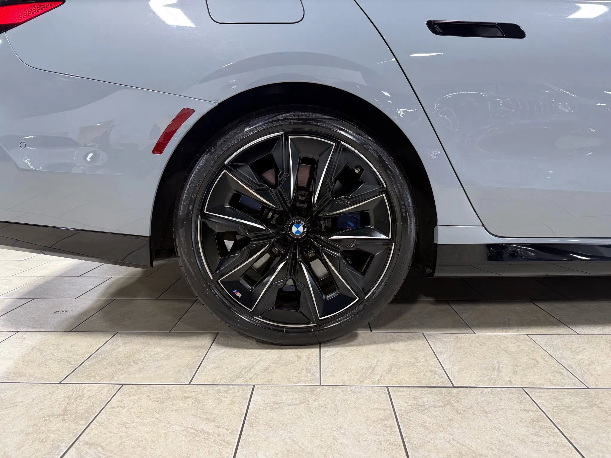 Used 2023 BMW 760i xDrive w/ Luxury Rear Seating Package image 35