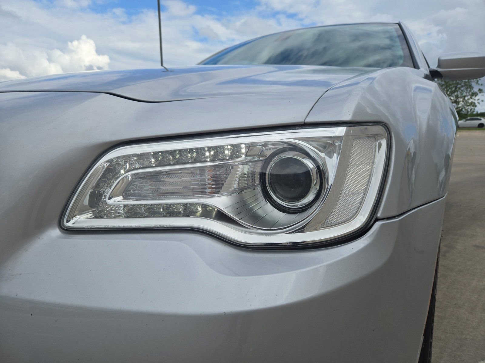Used 2020 Chrysler 300 Touring w/ Driver Convenience Group image 9