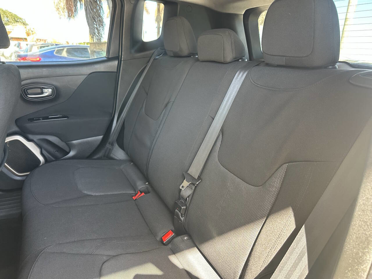 Used 2015 Jeep Renegade Latitude image 14