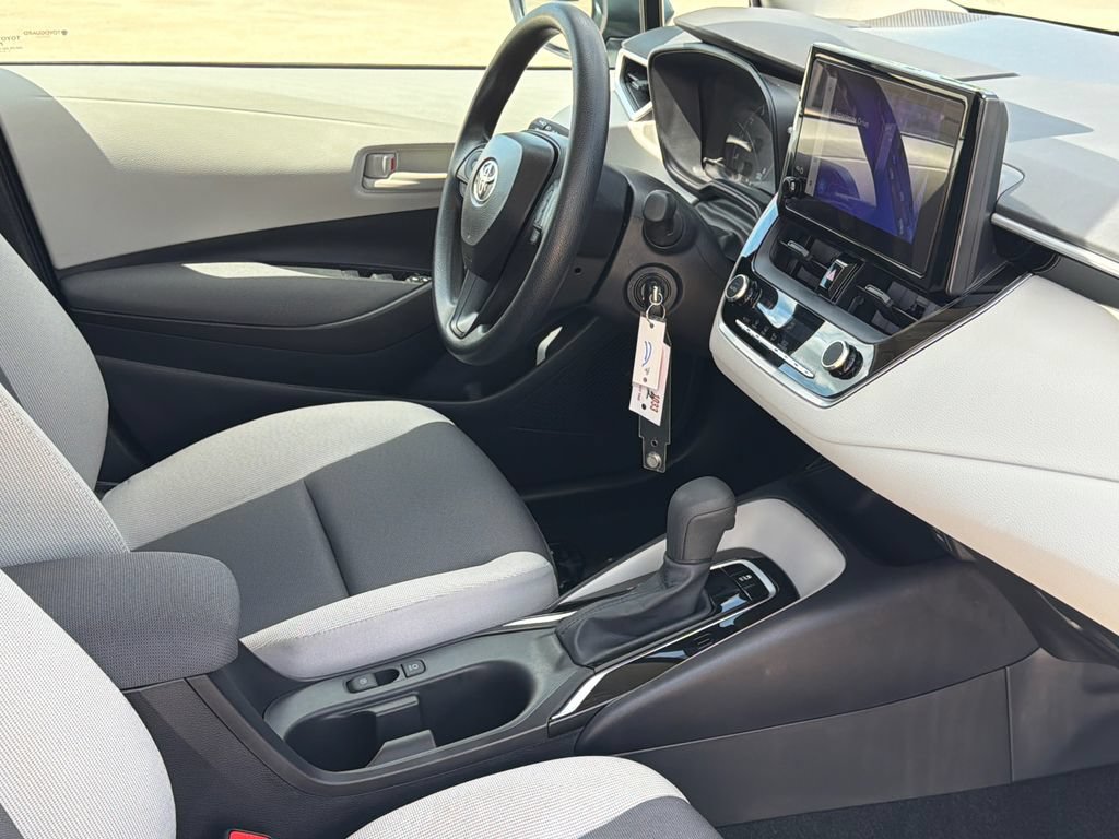 Used 2025 Toyota Corolla LE FWD image 9