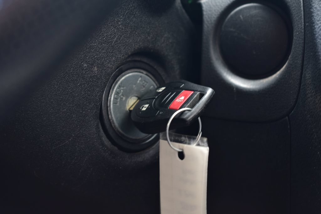 Used 2014 Nissan Juke S FWD image 29