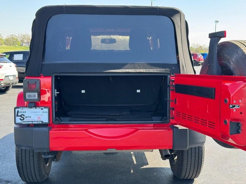 Used 2016 Jeep Wrangler Sahara w/ Connectivity Group image 4