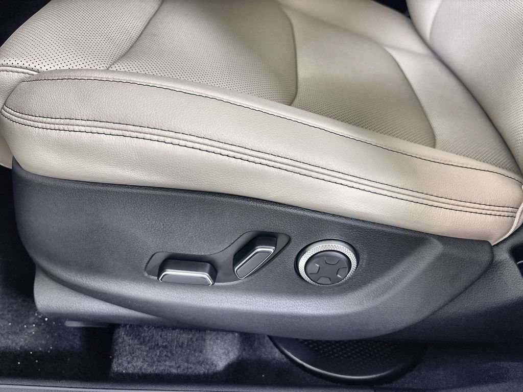 New 2027 Genesis GV70 2.5T Select AWD/4WD image 14