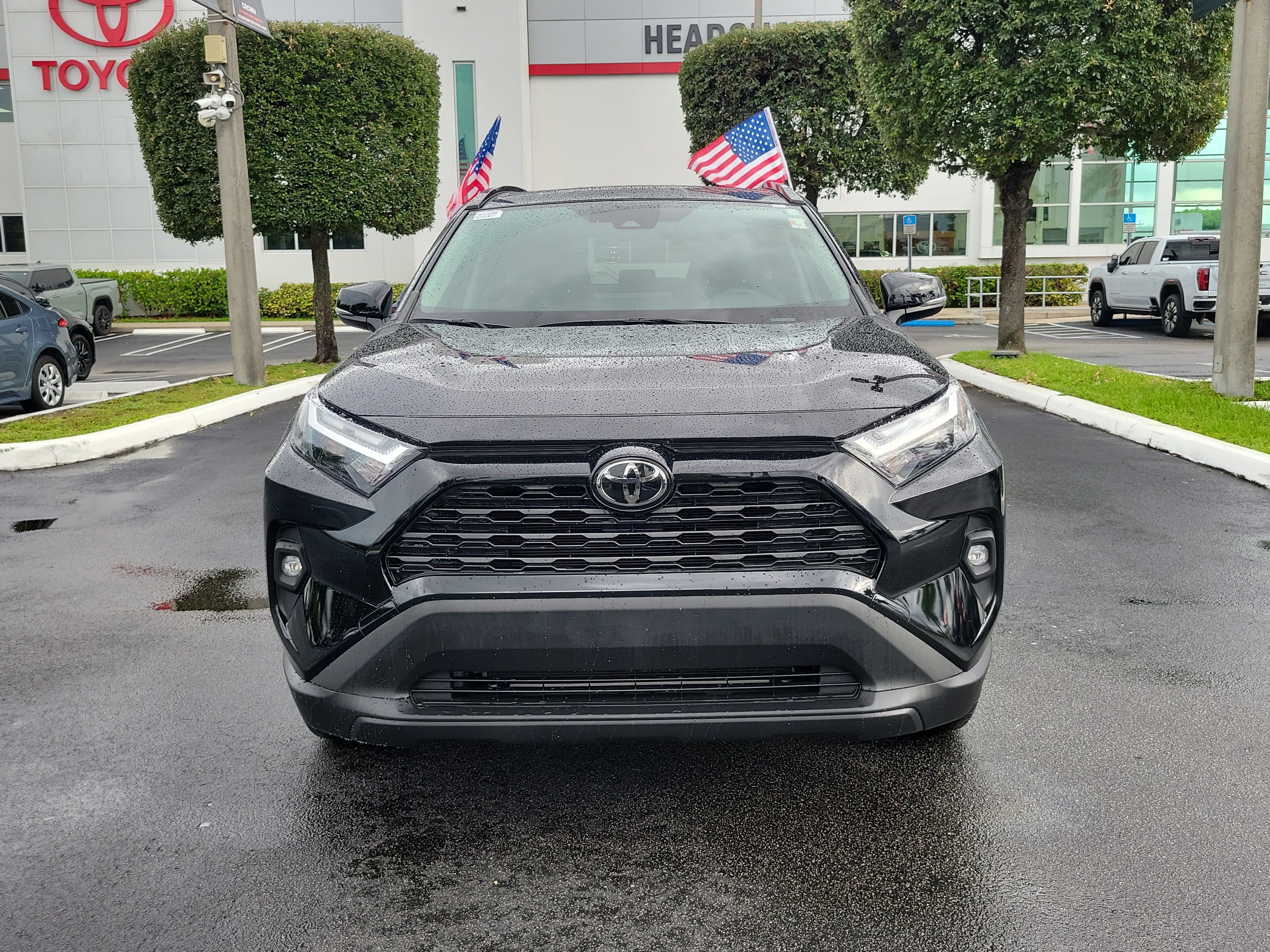 Used 2023 Toyota RAV4 XLE Premium FWD image 4