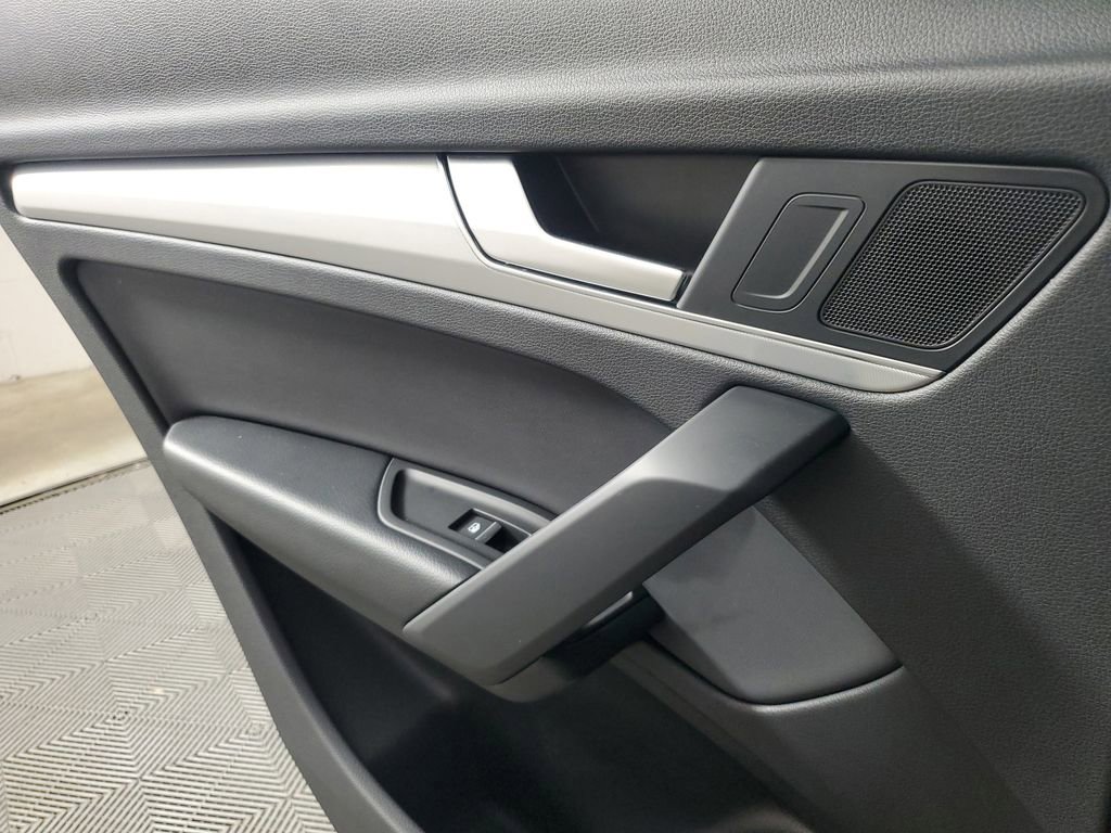 Certified 2025 Audi Q5 2.0T Premium AWD/4WD image 18