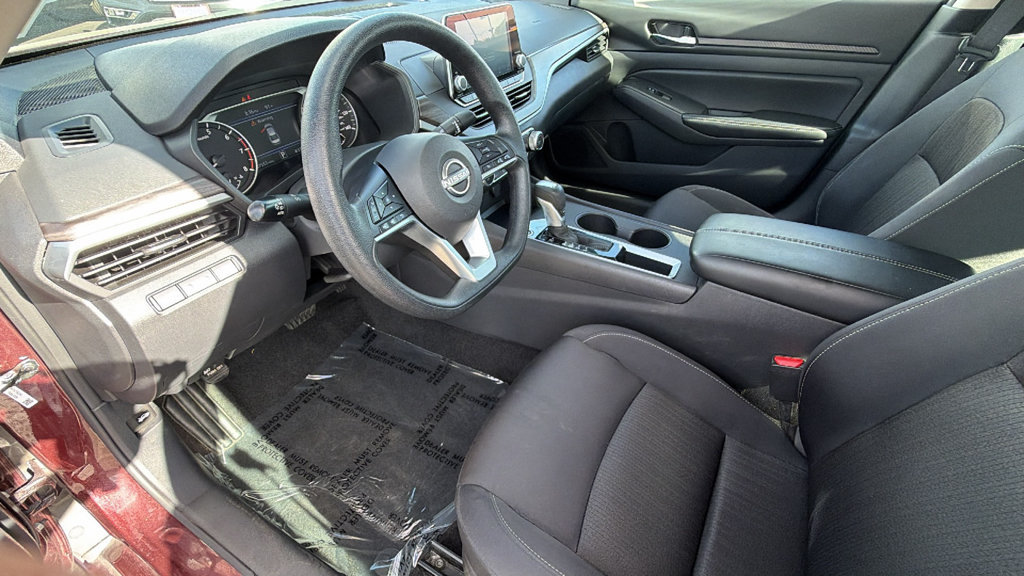 Used 2025 Nissan Altima 2.5 SV FWD image 10