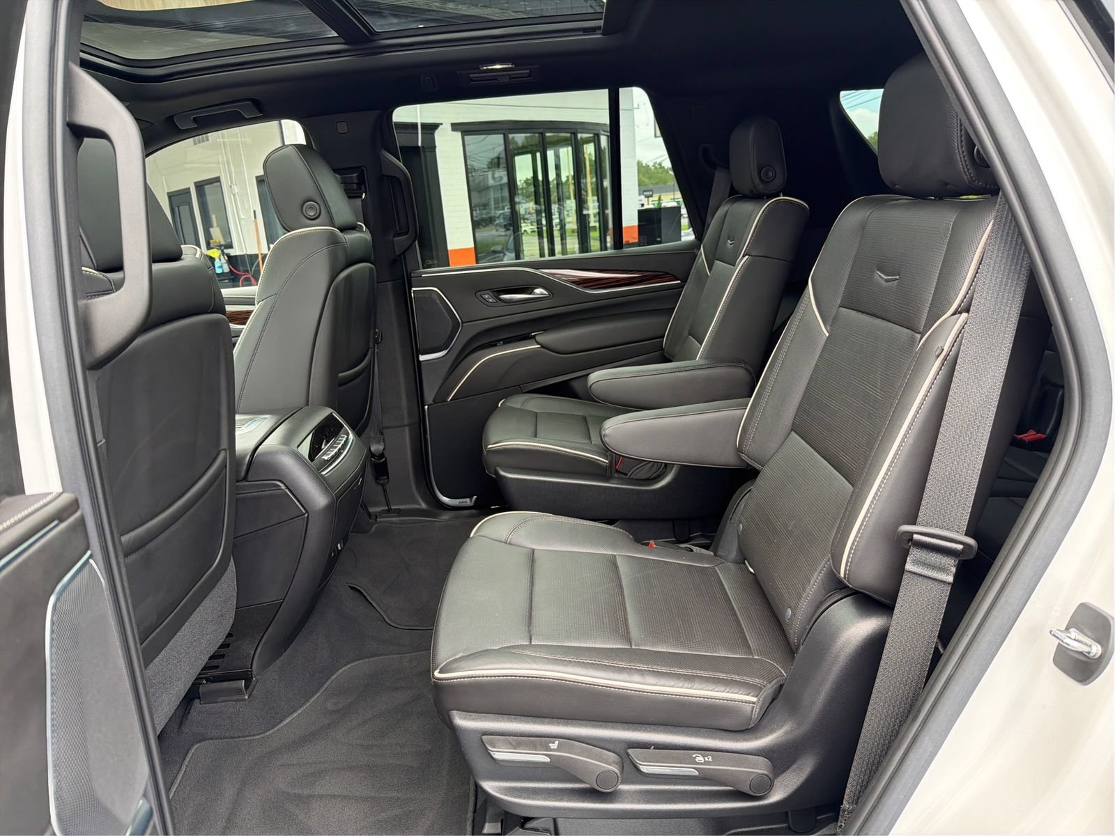 Certified 2021 Cadillac Escalade Premium Luxury AWD/4WD image 10