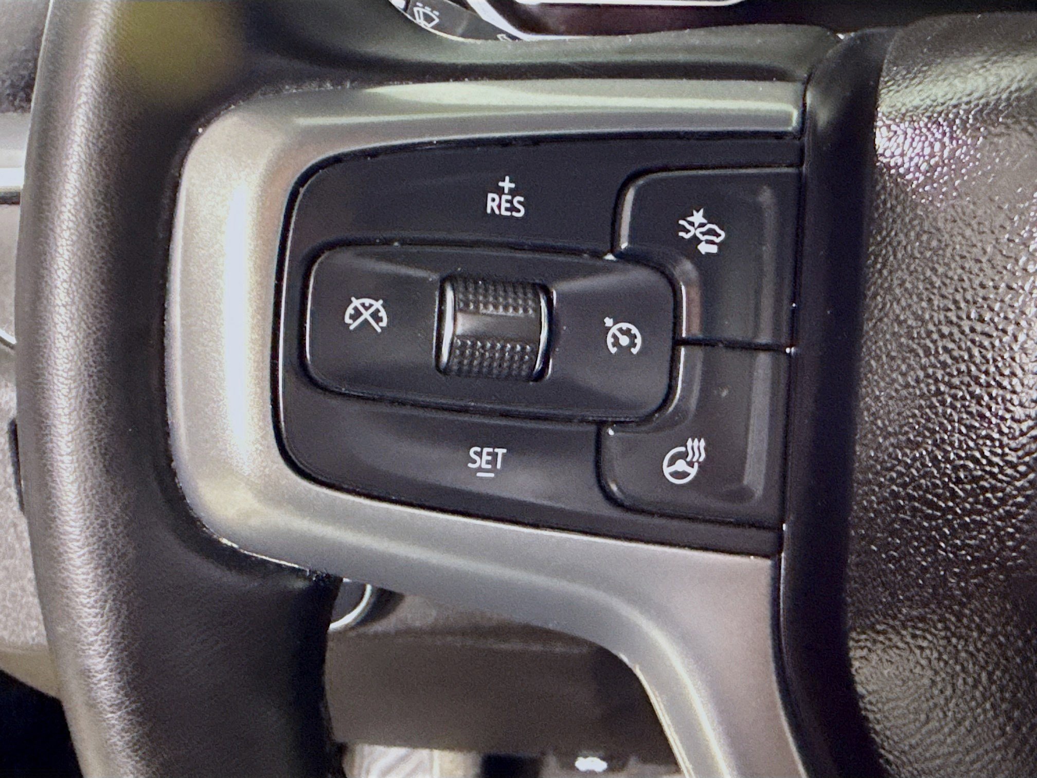 Used 2025 Chevrolet Silverado 1500 LT image 14