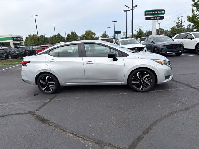 Used 2024 Nissan Versa SR FWD image 4