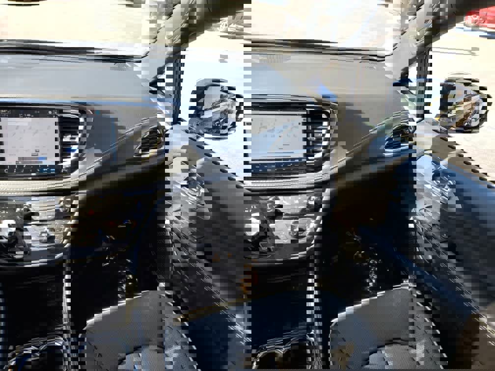 Used 2026 Chrysler Pacifica Limited image 16