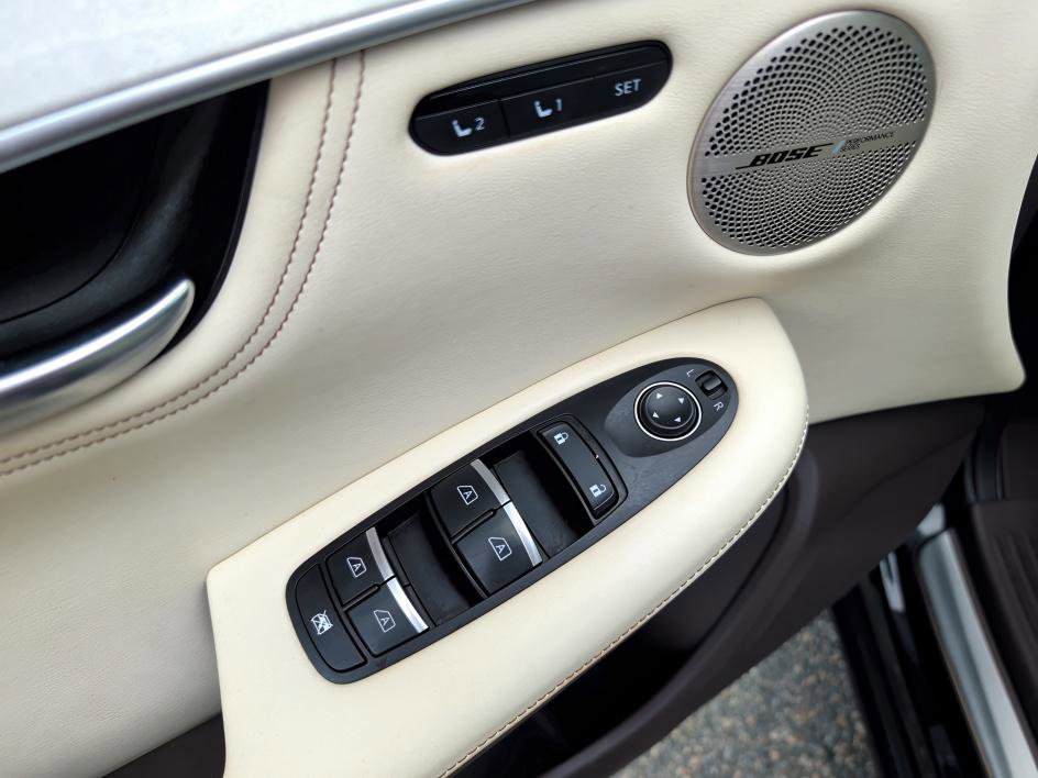 Used 2019 INFINITI QX50 Essential w/ Sensory Package image 17