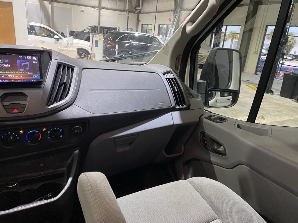 Used 2016 Ford Transit 350 XLT RWD image 4