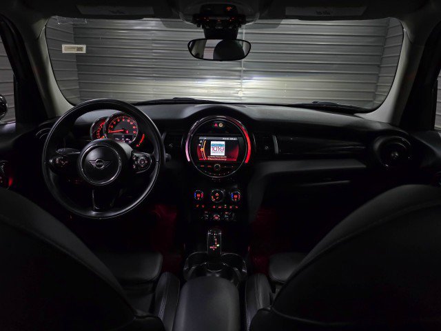 Used 2020 MINI Cooper 4-Door Hardtop FWD image 11