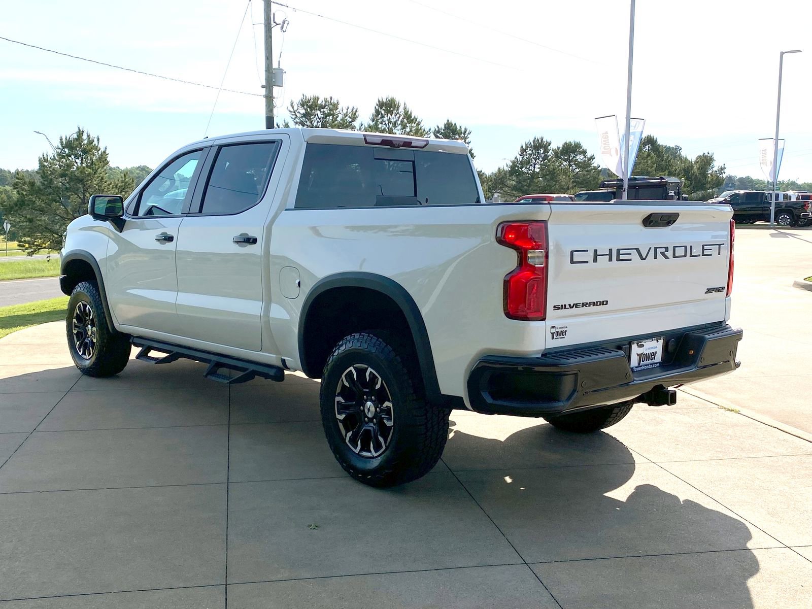 Used 2024 Chevrolet Silverado 1500 ZR2 w/ Technology Package AWD/4WD image 4