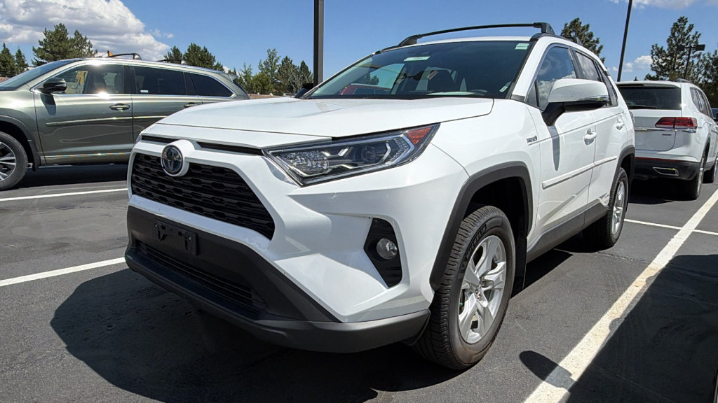 Used 2020 Toyota RAV4 XLE w/ Convenience Package AWD/4WD image 4
