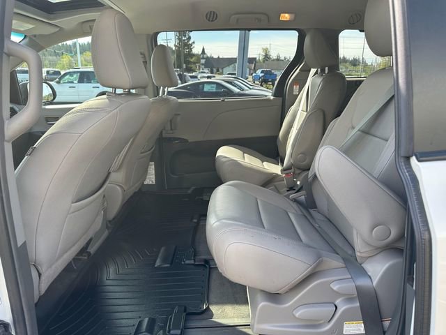 Used 2017 Toyota Sienna XLE w/ XLE Navigation Package AWD/4WD image 17