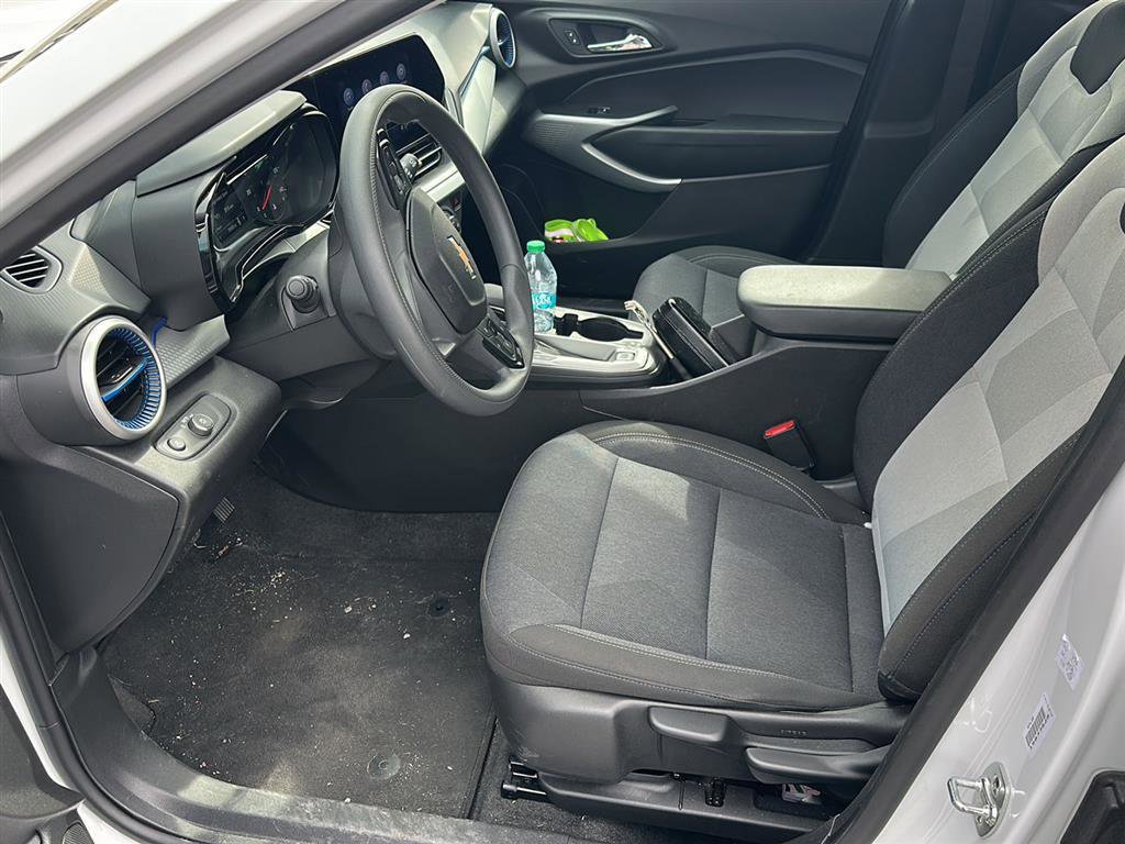 Used 2025 Chevrolet Trax LS FWD image 31