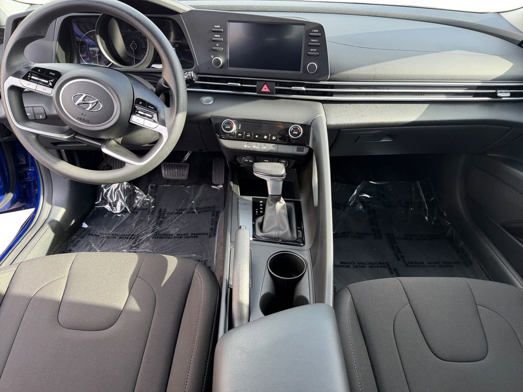 Certified 2023 Hyundai Elantra SEL w/ Preferred Accessory Package image 10