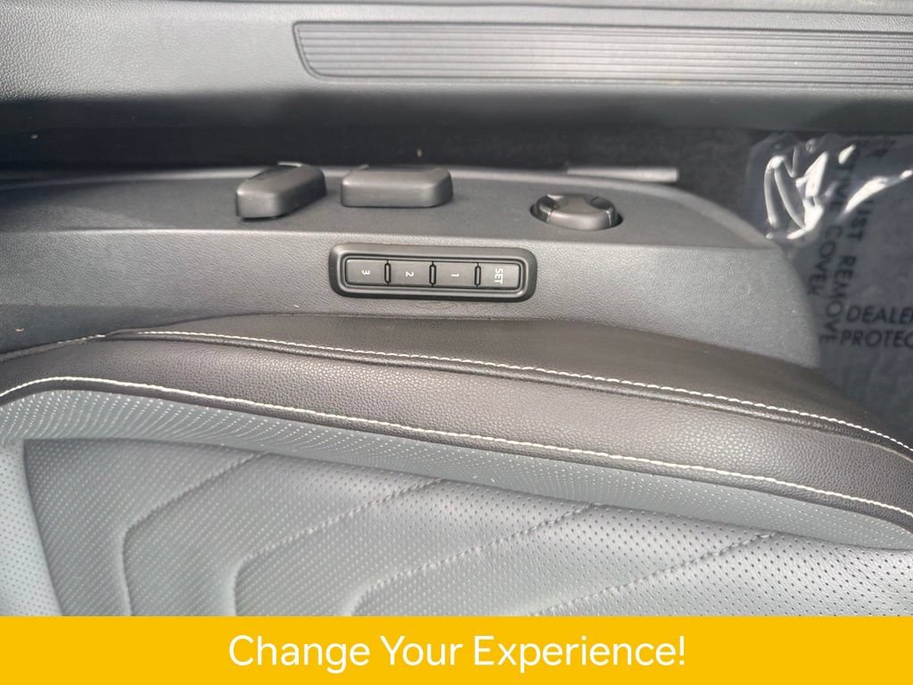 Used 2025 Volkswagen Jetta SEL FWD image 12