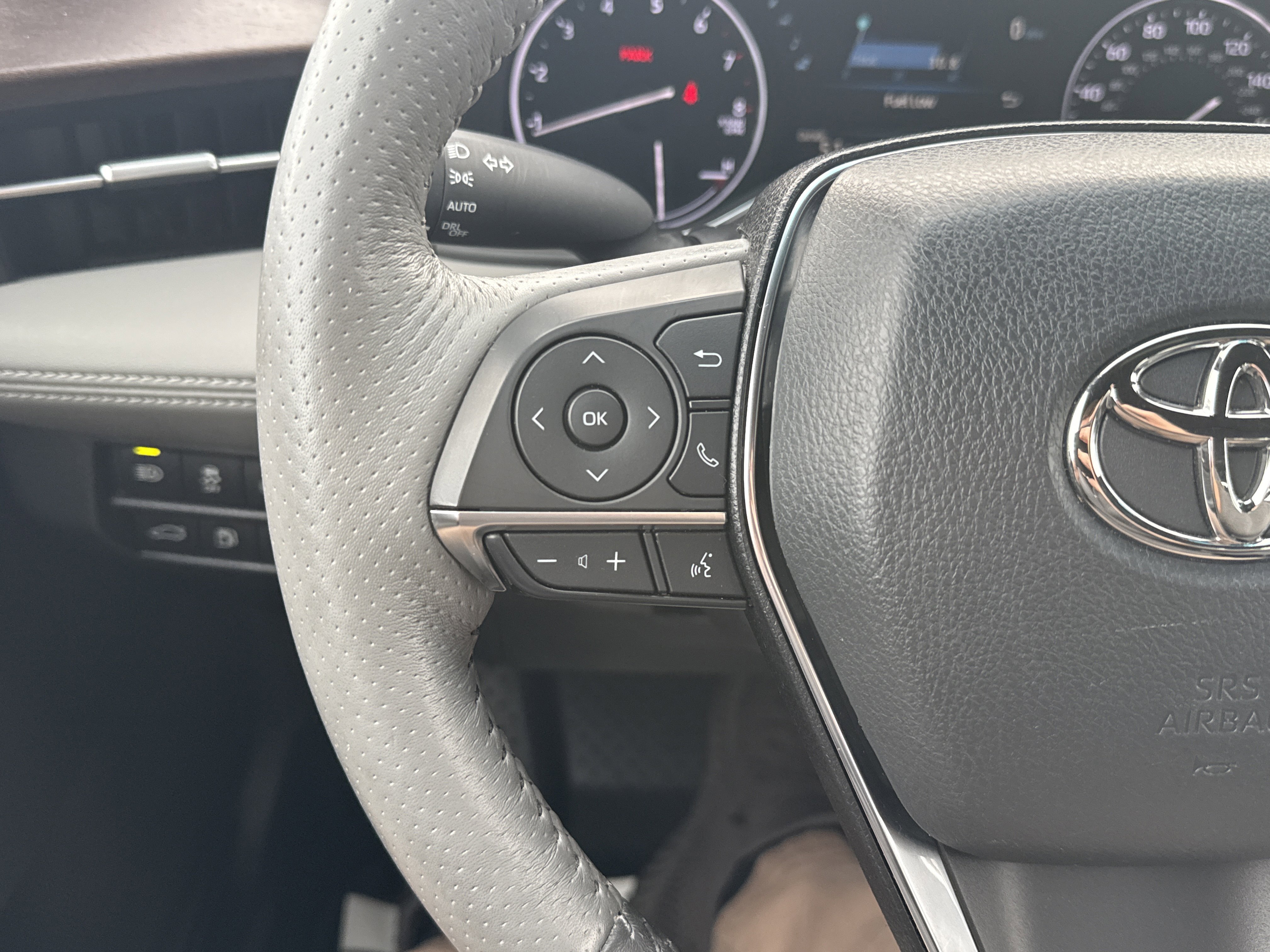 Used 2022 Toyota Avalon Limited image 17