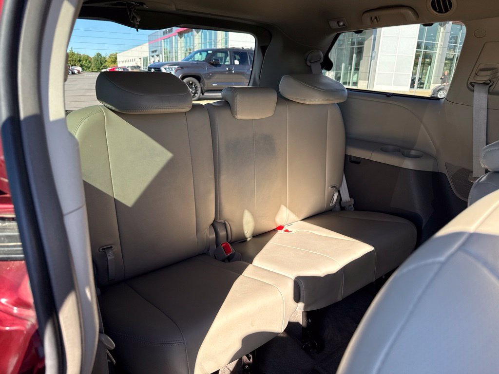 Used 2014 Toyota Sienna XLE FWD image 7