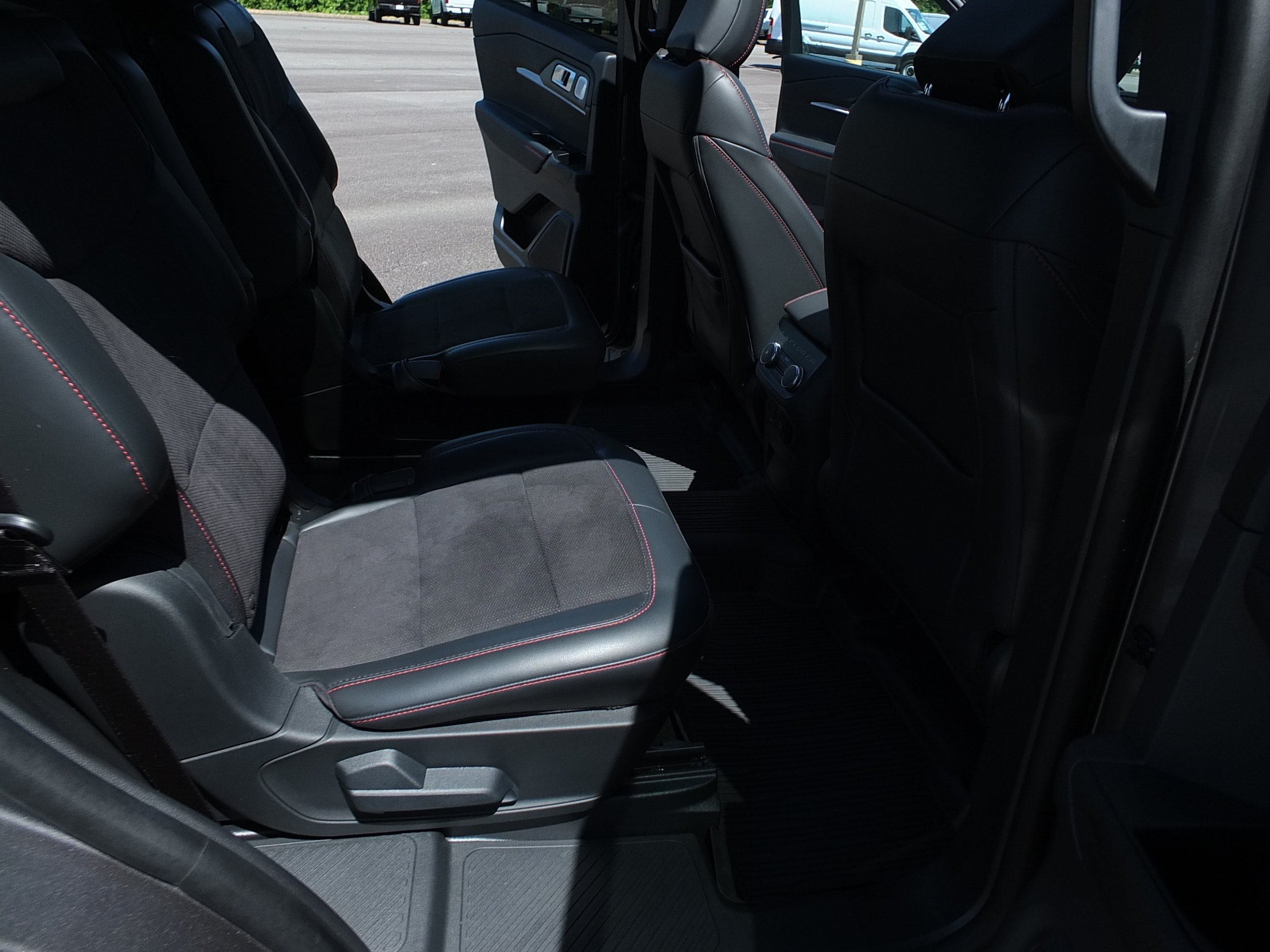 Used 2025 Ford Explorer ST w/ Sun And Sound Package AWD/4WD image 14