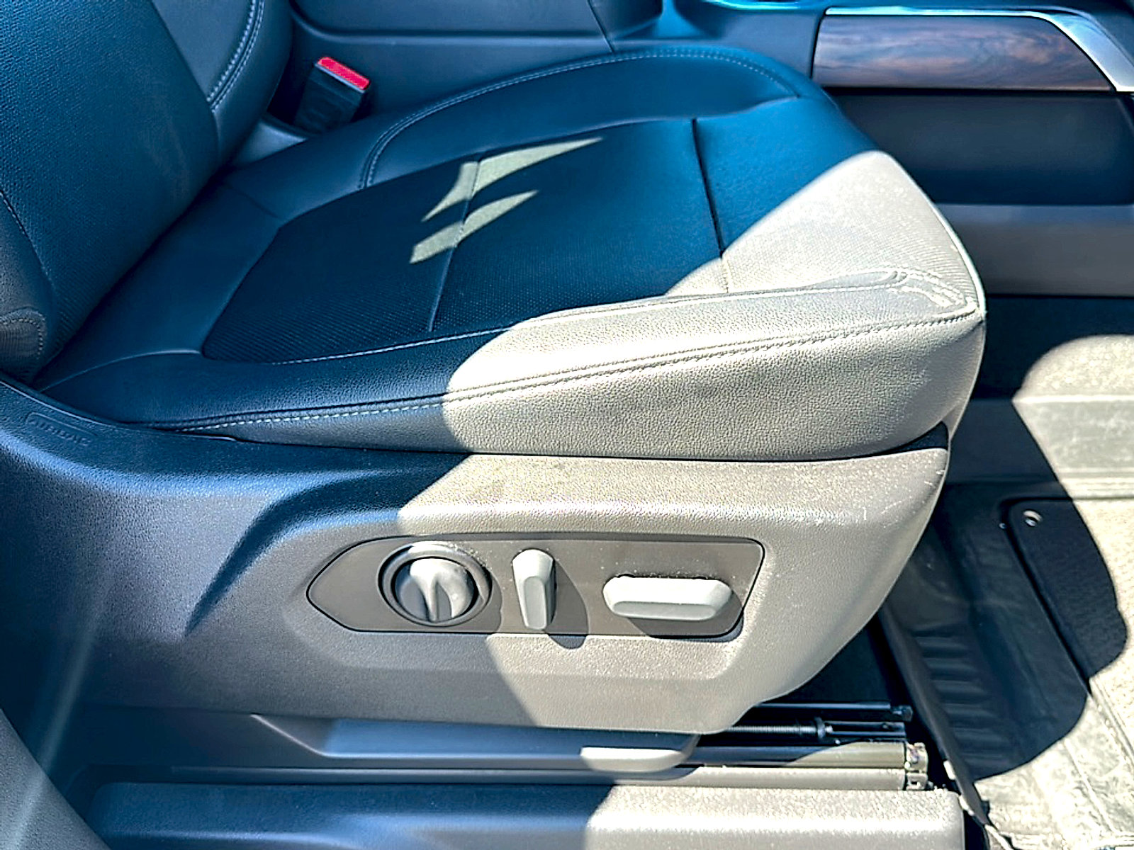 Used 2022 GMC Sierra 1500 SLT image 25