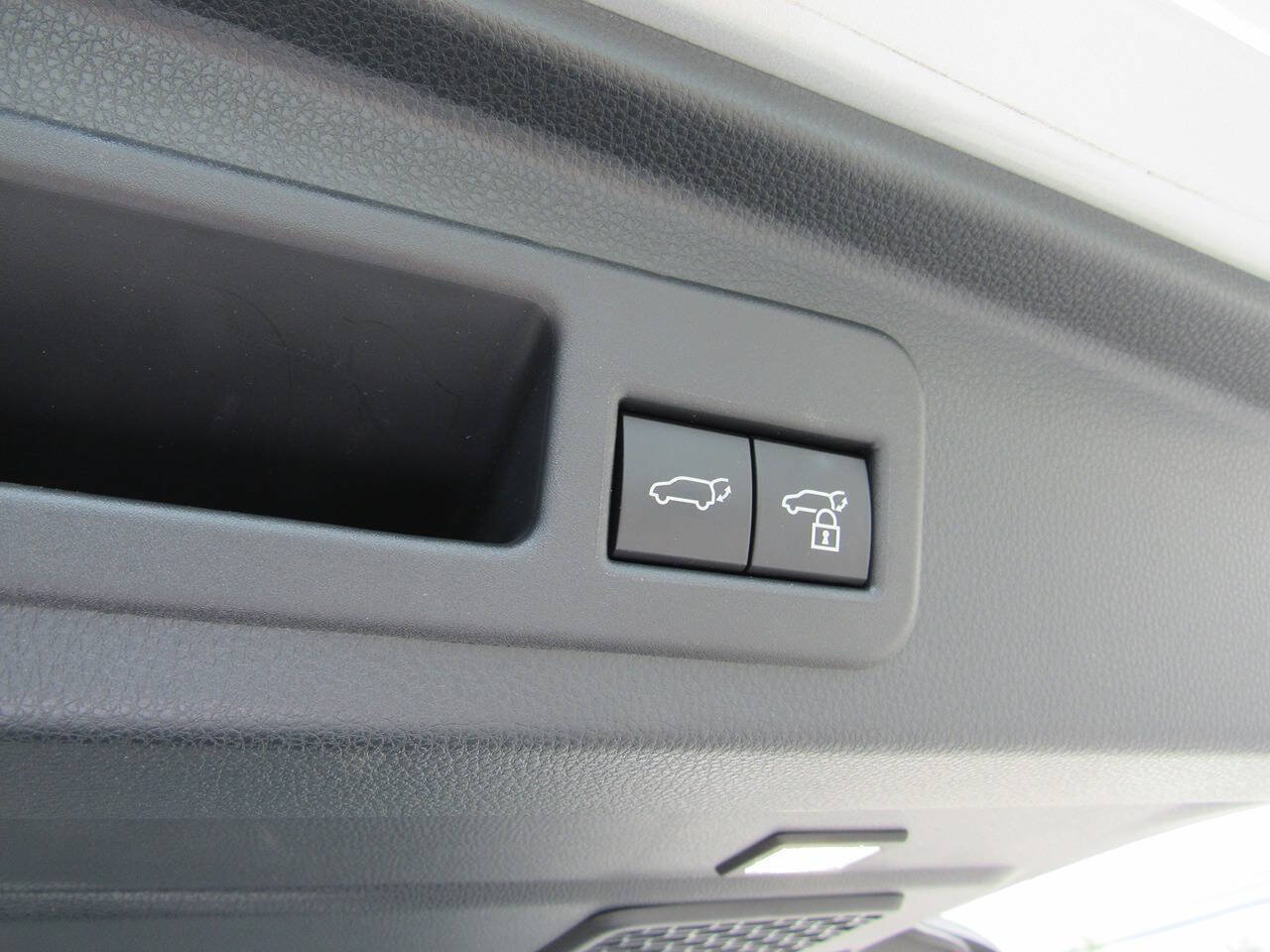 Used 2025 Toyota 4Runner Platinum AWD/4WD image 36