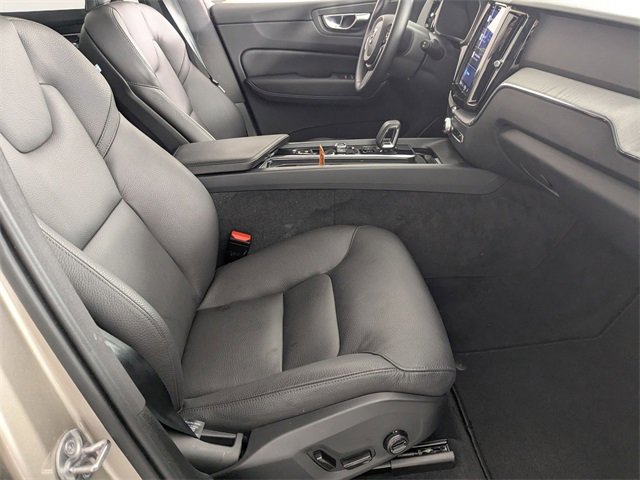 Used 2025 Volvo XC60 B5 Plus image 34