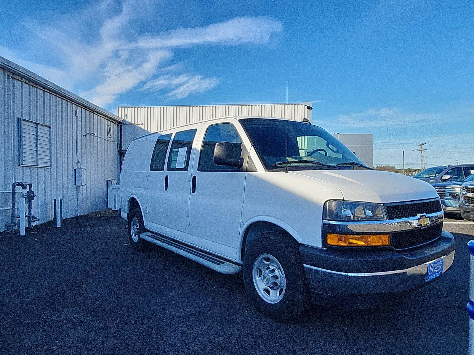 Used 2024 Chevrolet Express 2500 w/ Driver Convenience Package image 7