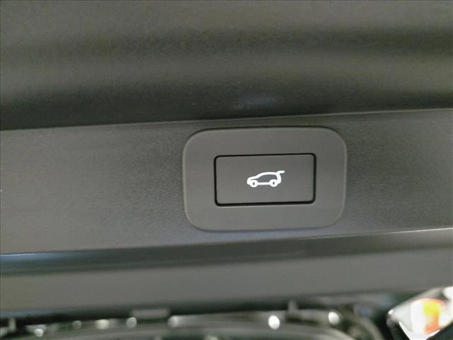 New 2025 Land Rover Range Rover SE image 13