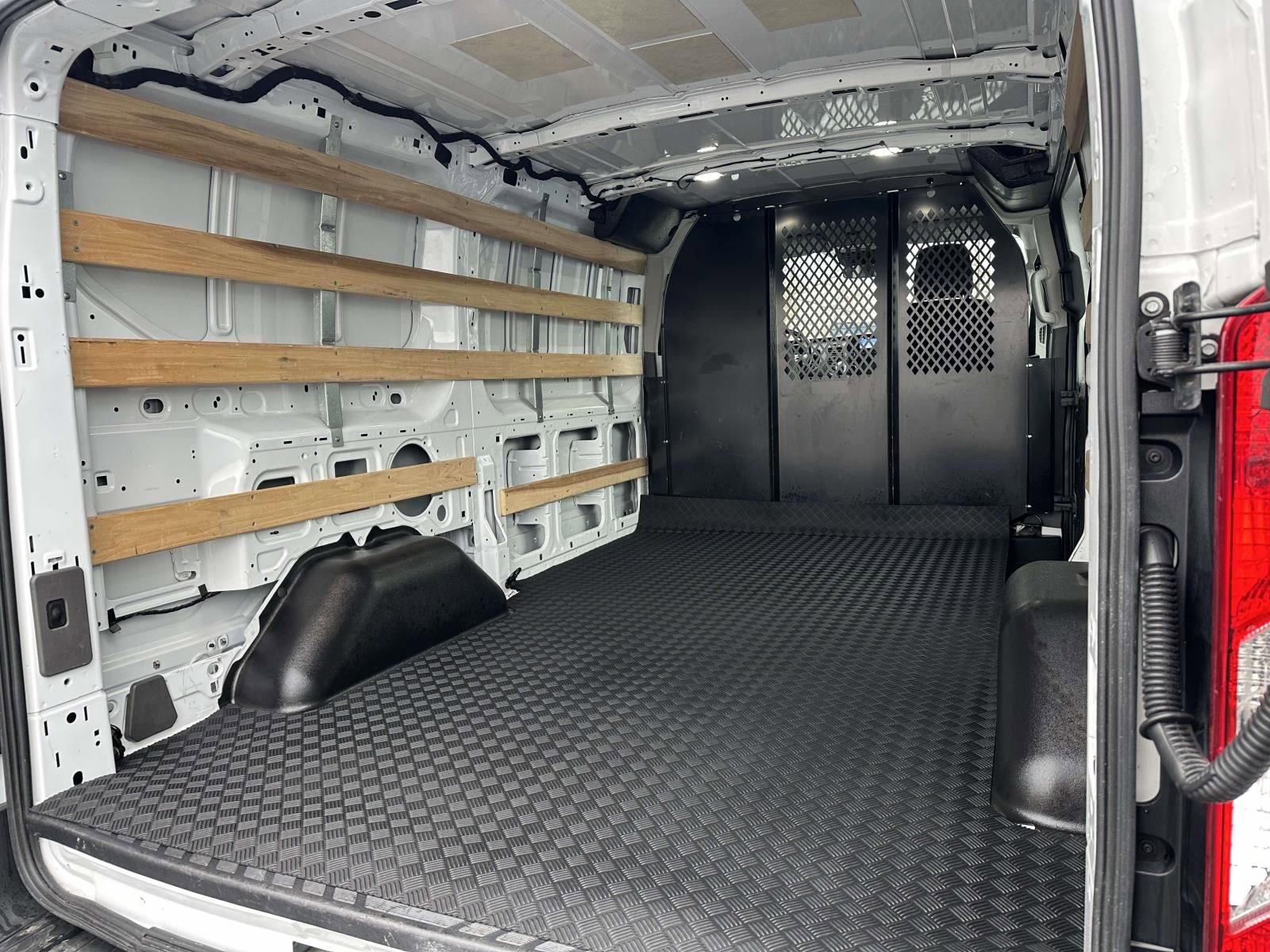 Used 2024 Ford Transit 250 Low Roof AWD w/ Exterior Upgrade Package image 25