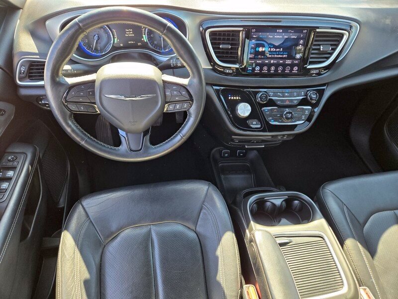 Used 2020 Chrysler Pacifica Touring-L Plus FWD image 14