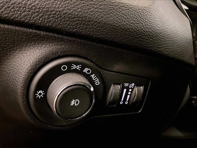 Used 2019 Jeep Compass Latitude w/ Popular Equipment Group FWD image 30