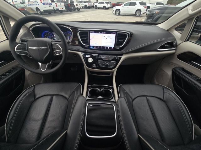 Used 2024 Chrysler Pacifica Limited image 29