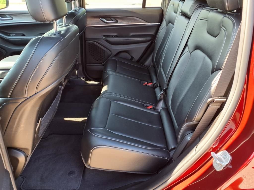 Used 2024 Jeep Grand Cherokee Limited image 27