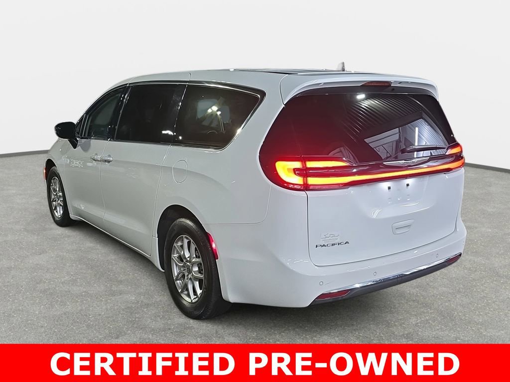 Used 2024 Chrysler Pacifica Touring-L image 7