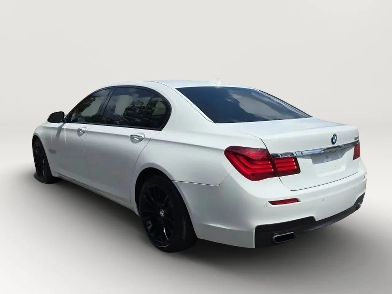 Used 2015 BMW 750Li RWD image 6