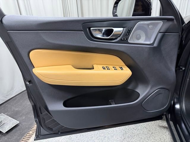 Used 2021 Volvo XC60 T8 Inscription w/ Advanced Package image 19