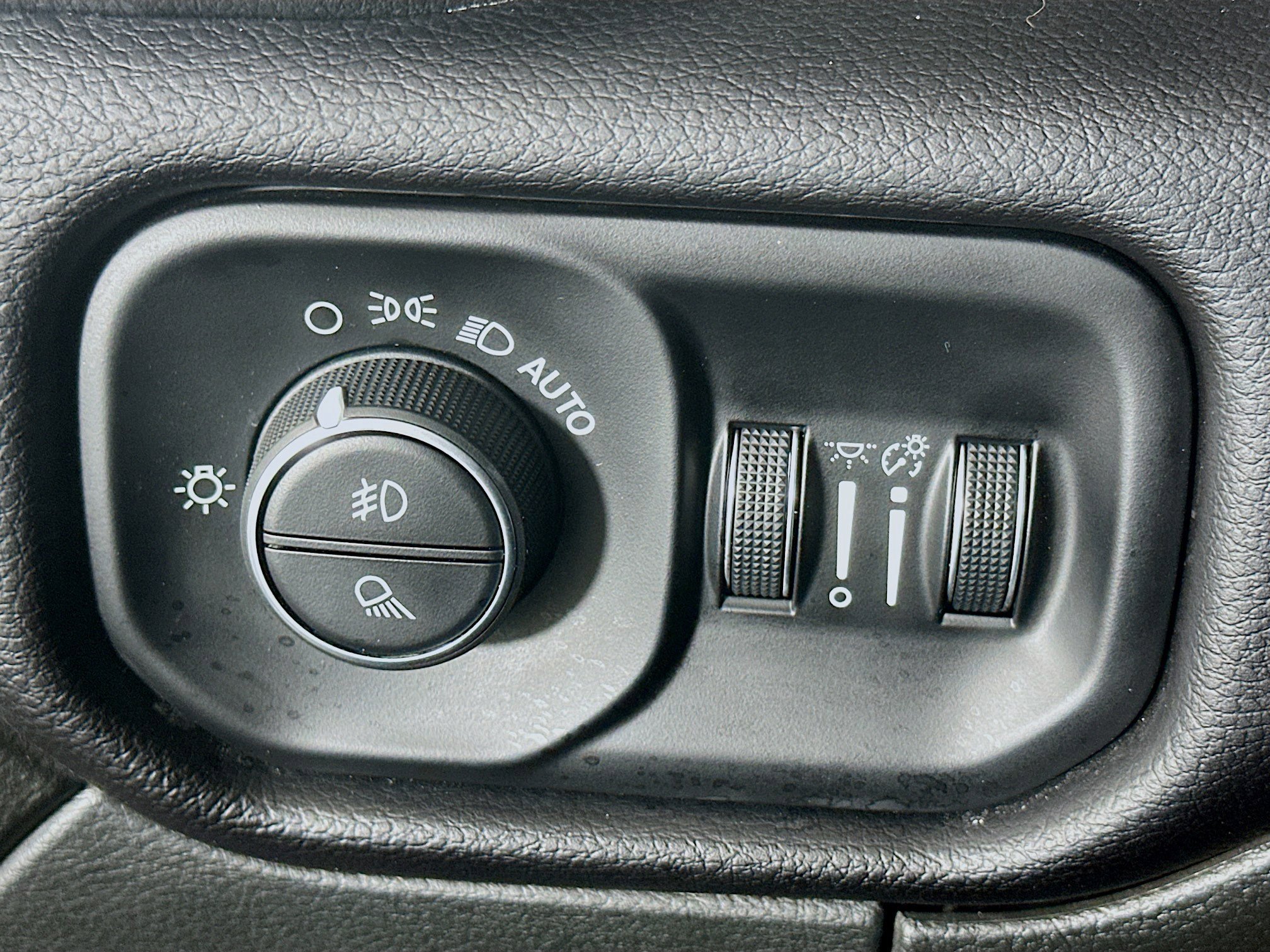 Used 2024 RAM 2500 Laramie w/ Safety Group image 17