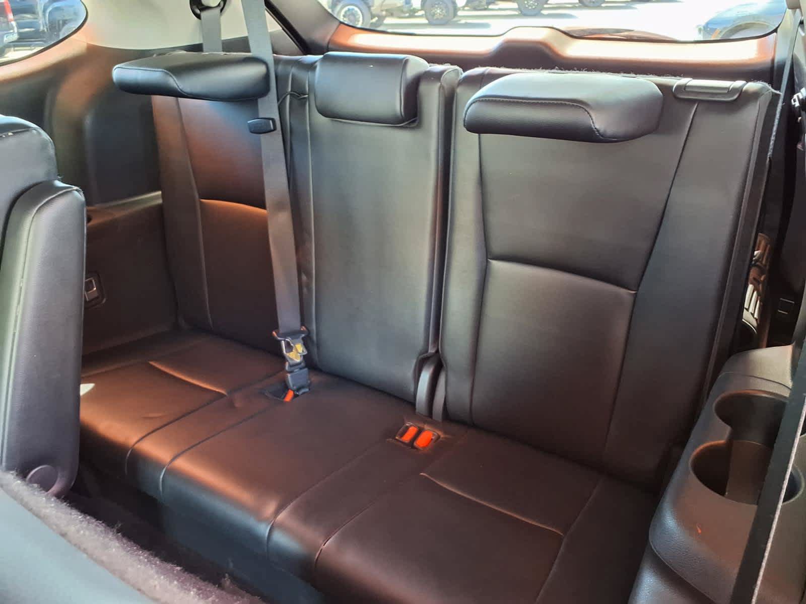 Used 2024 Toyota Highlander XLE FWD image 12